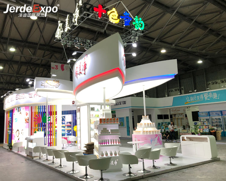 對(duì)于中小型展商什么樣的材質(zhì)比較適合展位建設(shè)？